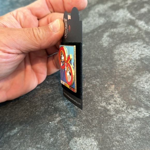 World of Disney Mickey & Minnie '06 NYC Disney Pin. Original owner. Never used. - Picture 2 of 5